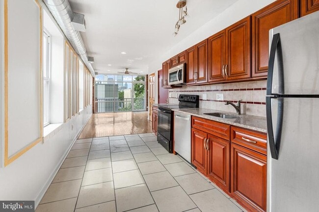 Photo - 1704 W Girard Ave Apartment Unit 3