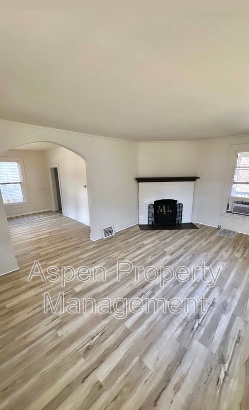 Photo - 230 Lewis St