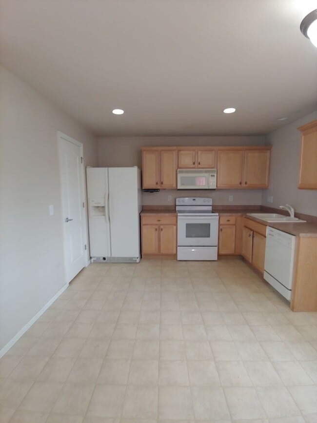 Photo - Delightful 3BD/2BA Townhome in Erie