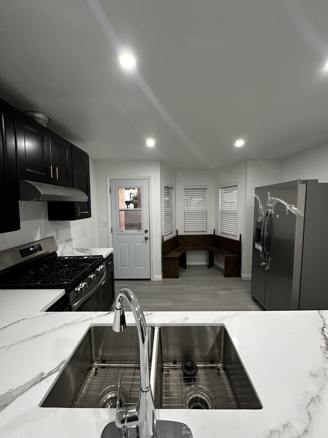 2560 E Madison St Unit 2560