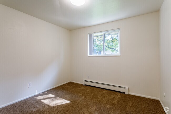 2BR, 1.5BA - 880SF - Courtyard Apartments