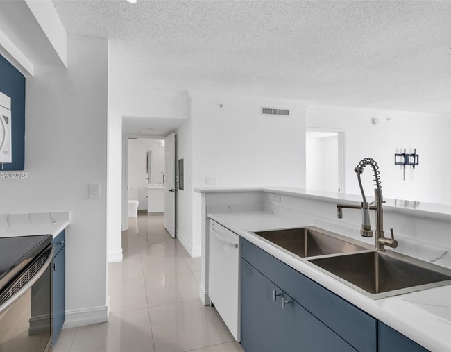 Photo - 1900 Van Buren St Unit 500A