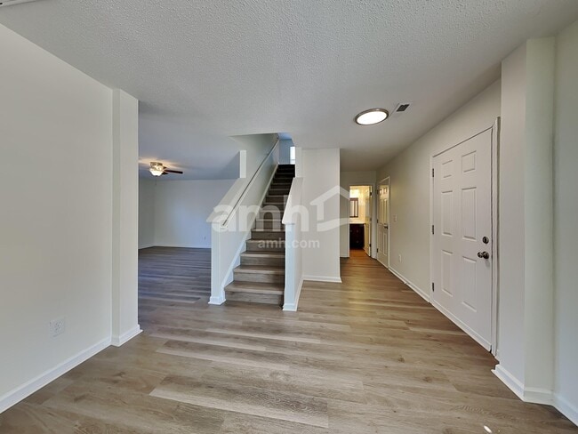 Photo - 611 Westbury Way