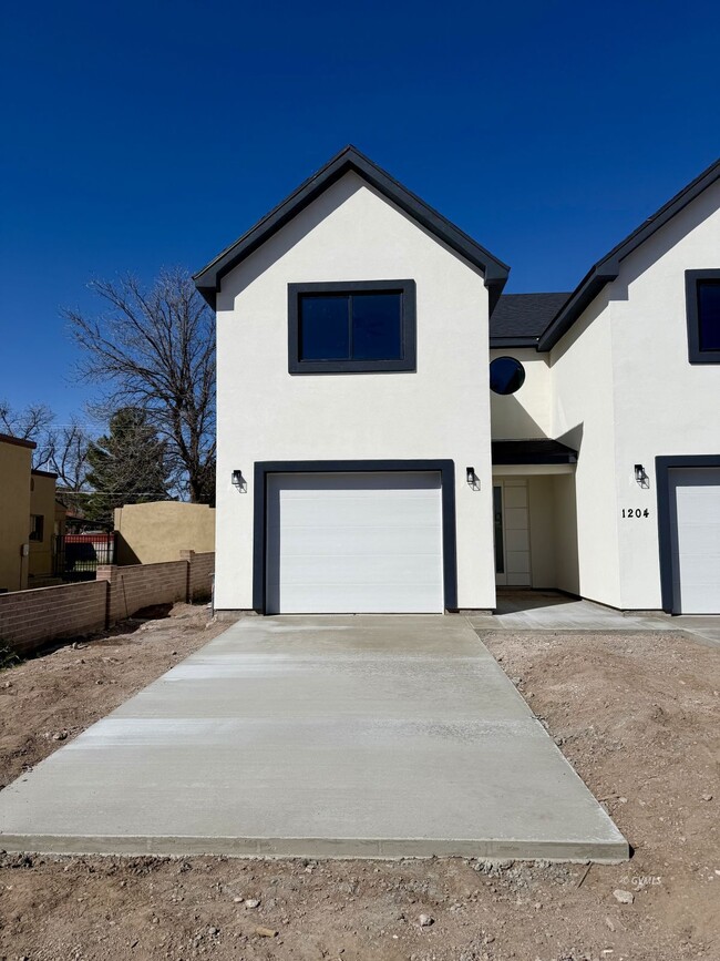 Building Photo - 1204 S Central Ave