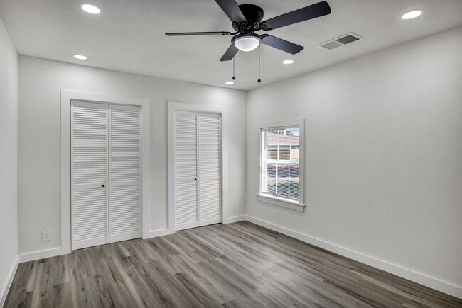 Photo - 5903 Kevin Kelly Plz