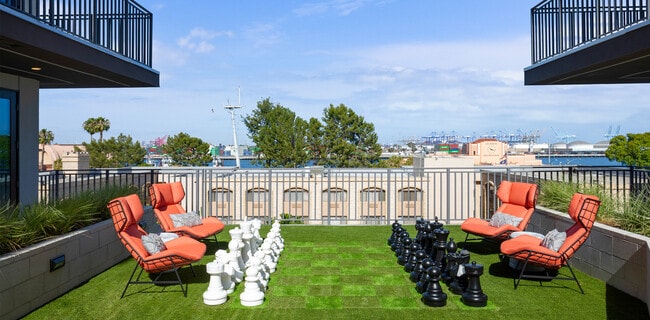 550 Harborfront