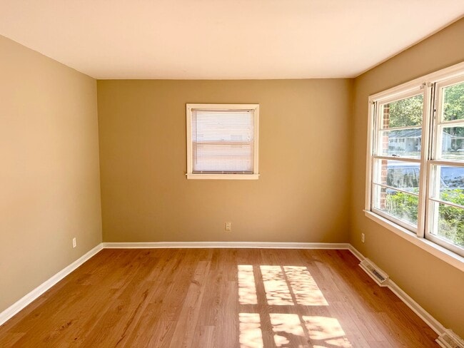 Photo - Three bedroom, 1.5 bath house in Burlington
