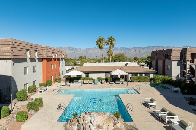 Piscina y Spa - Toscana Cove Apartments