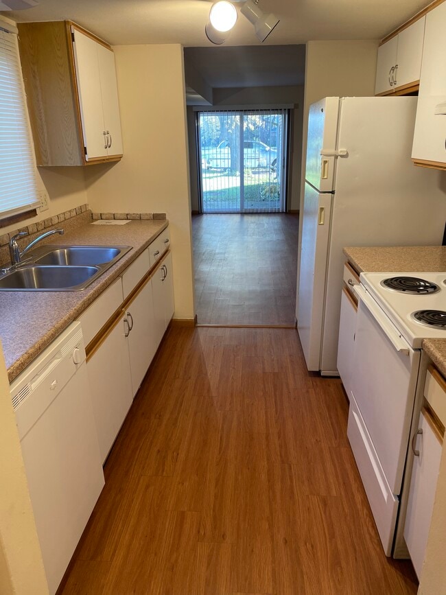 Kitchen - 3327 Kimball Rd