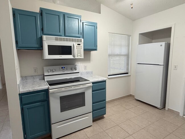 Photo - 1194 SW Granadeer St