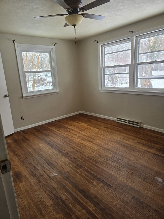 Photo - 1102 E Timber Dr