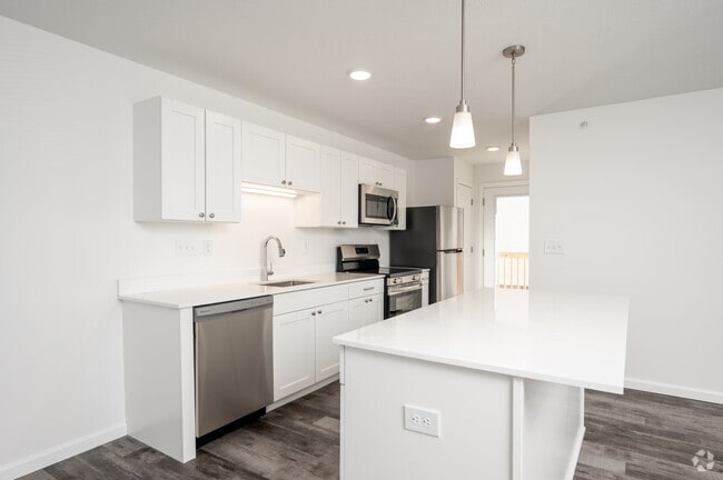 2BR, 2BA - 1,035SF - Kitchen