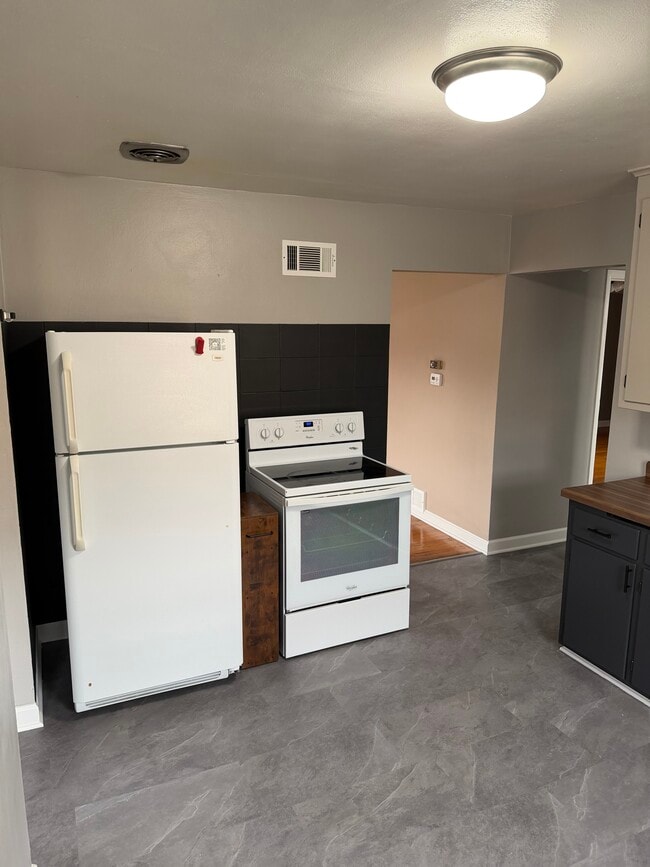 Photo - 2642 S 69th St