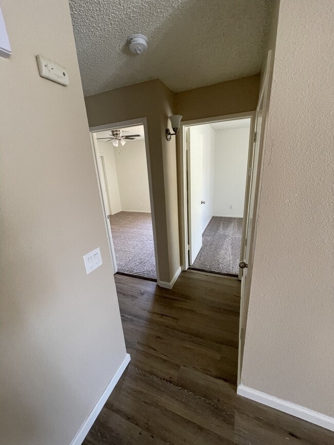2x1 - Hallway - Shadow Ridge Apartments