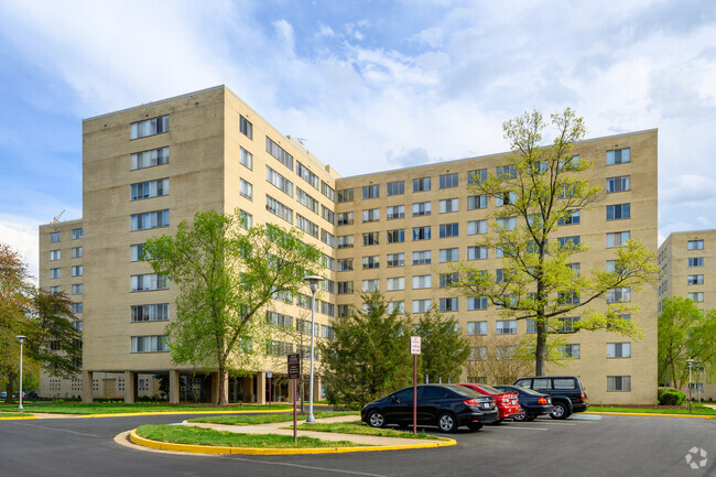River Towers - River Towers Apartments