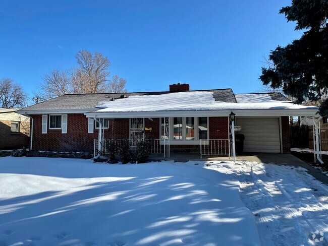 Building Photo - Spacious and Inviting 3 Bedroom 2.5 Bathro... Rental