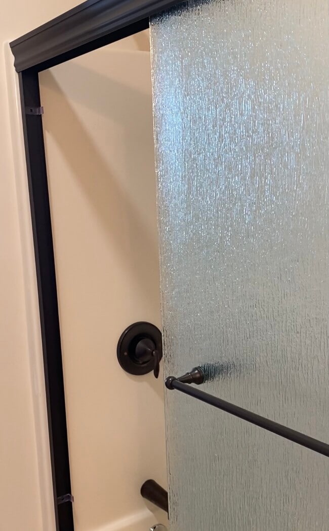 bath - 105 Wapak St Unit Suite #2