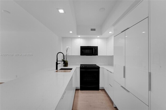 Photo - 5600 Collins Ave Unit 6A