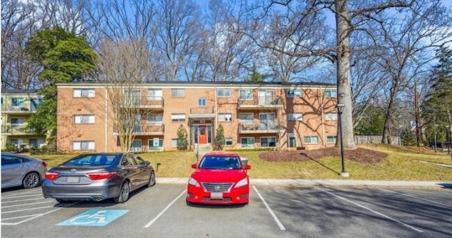 Front of builing - 10696 Weymouth St Unit 202