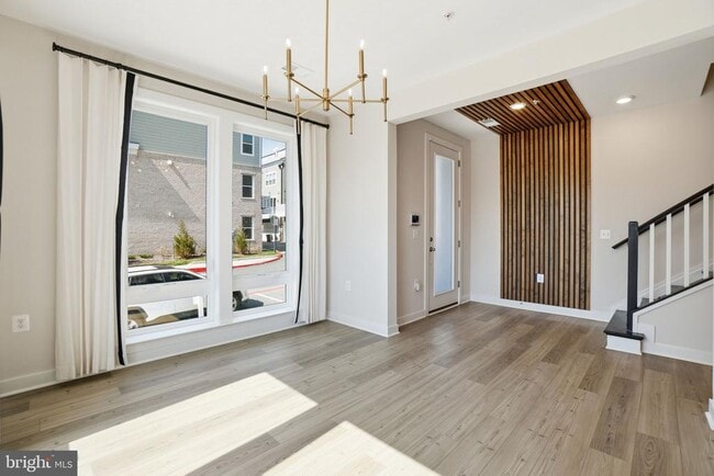 Photo - 3599 Aster St