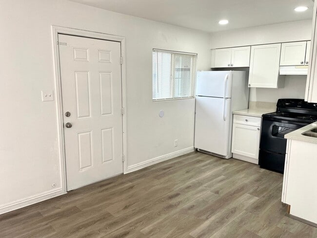 Photo - 3351 Brussels St Unit 04