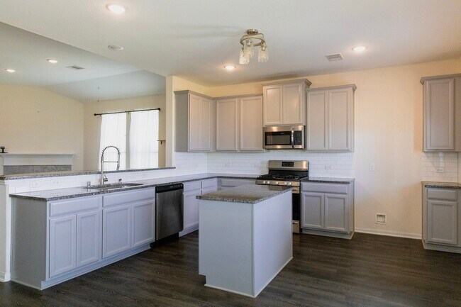 Photo - 221 White Wing Ln