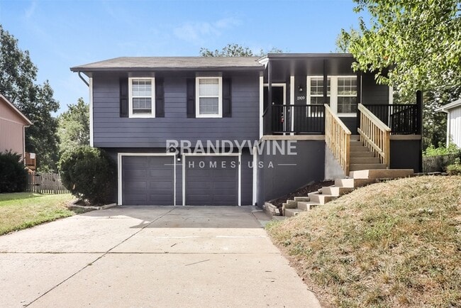 Building Photo - 1909 NE McKee Ln