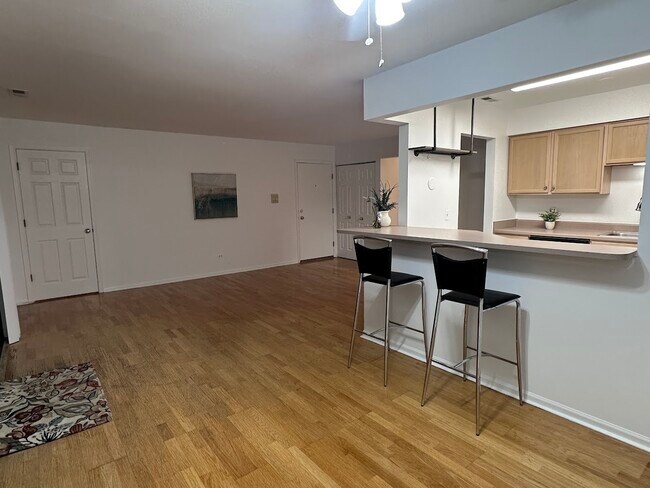 Photo - 234 W Ct of Shorewood Unit 3B