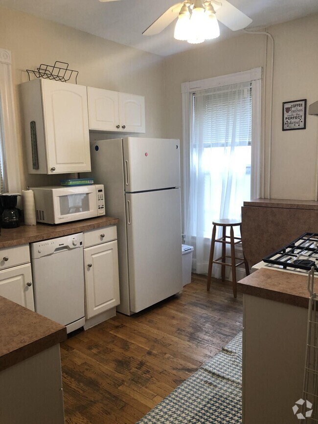 Building Photo - 37A Harvard St Rental