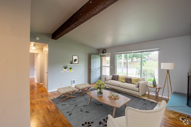 Building Photo - 1487 S Columbian Way Rental