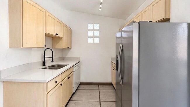 Photo - 930 E Adelaide Dr Unit 1