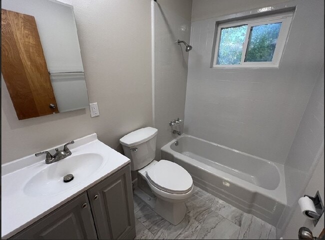 Photo - 6119-6121 Stanley Avenue Unidad 6121 Stanley Avenue