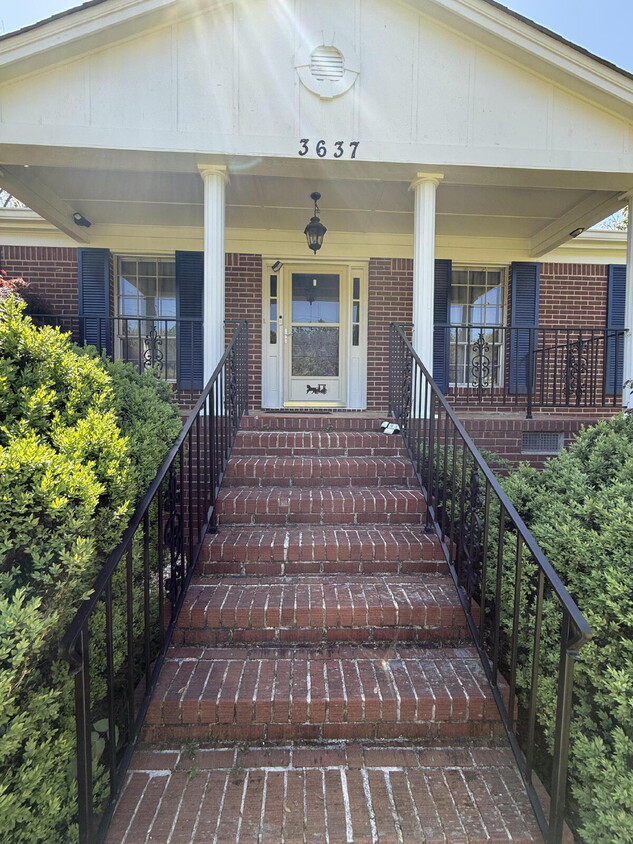 Available Now - “Spacious 1,870 Sq. Ft. G... - Available Now - 
“Spacious 1,870 Sq. Ft. G...