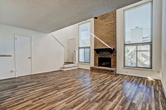 Building Photo - 13948 Hollowgreen Dr Unit 25 Rental