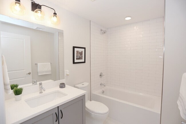 Photo - 336 Chelsea St Unit St