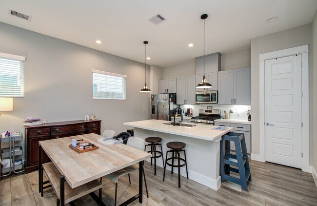 Photo - 1221 W Tidwell Rd