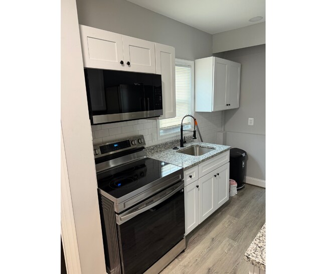 Photo - 716 E 23rd St Unidad 2B AVAILABLE PRIV/BATH $850