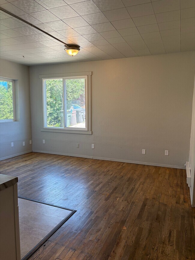 Photo - 813 W Clay Ave Unit B
