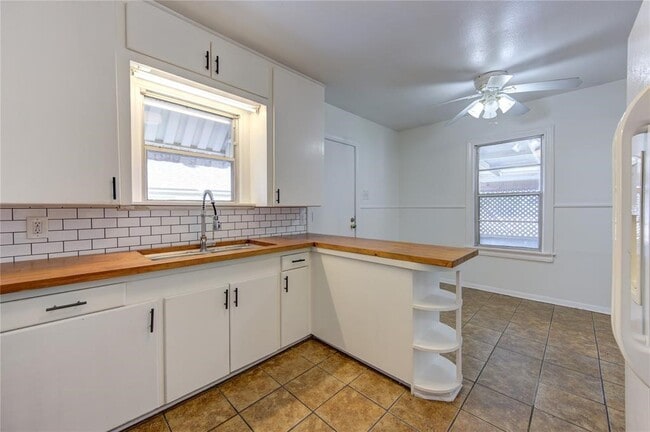 Building Photo - 1823 Tabor St