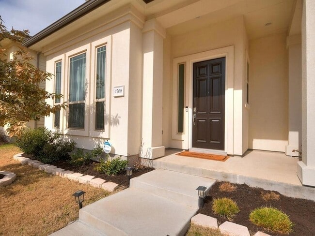 Photo - 1708 Arcilla St