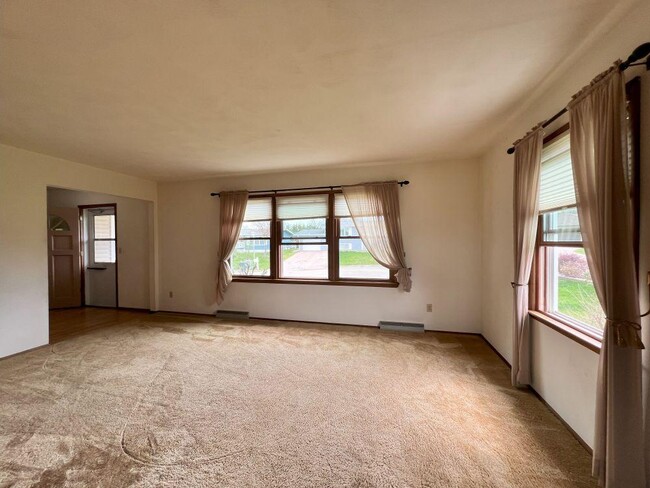 Photo - 1602 Meadow Ln