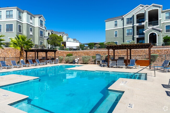 Piscina - The Legends of El Paso