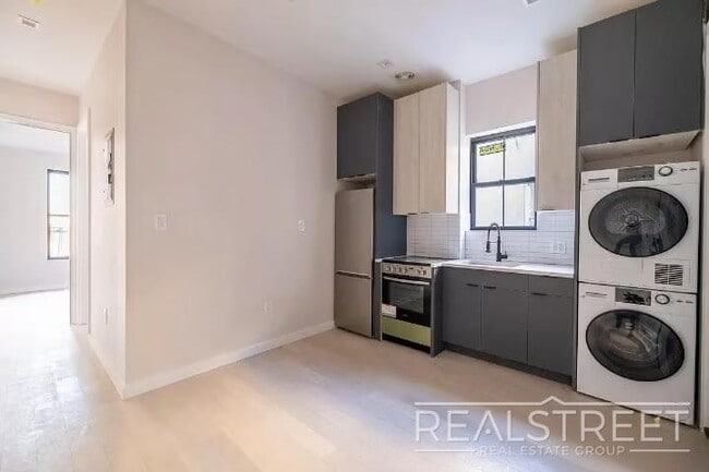 Photo - Welcome to your new apartment in Greenpoint! Unidad 3B