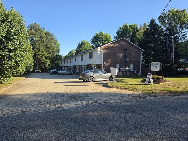 Building Photo - 180 Glenwood Dr