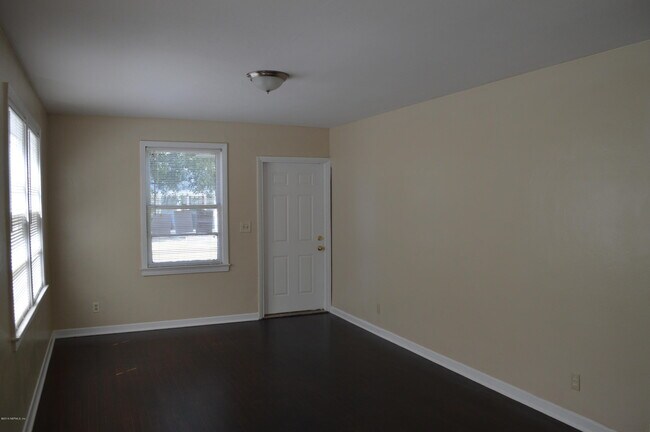 Photo - 803 Acosta St