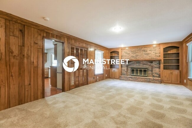 4 Bedroom Pet-Friendly Home in Lenexa, KS with Main Street Renewal