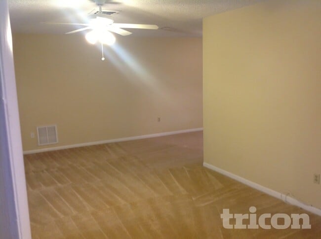 Photo - 2290 Colonial Dr