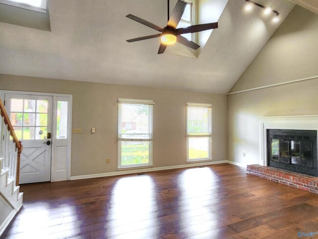 Photo - 1815 Shellbrook Dr NW