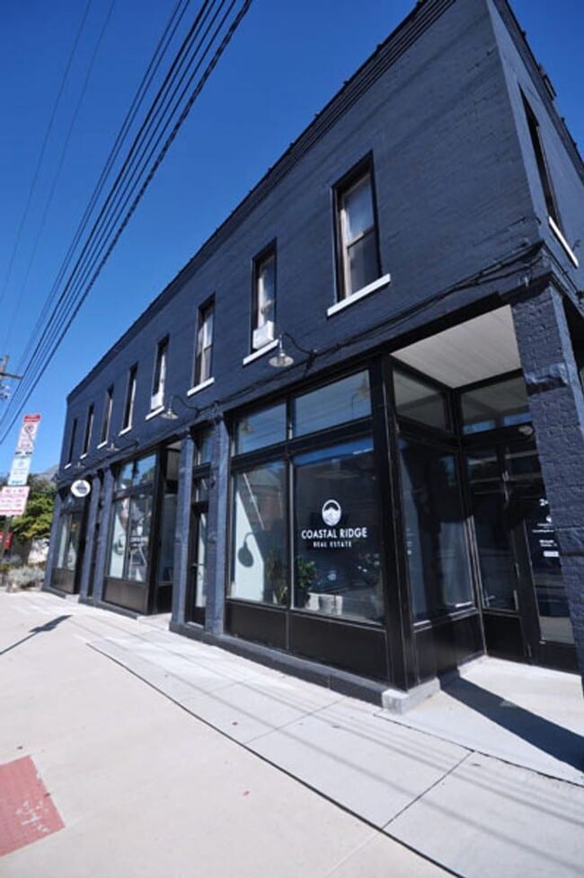 Building Photo - 248 1/2 W 5th Ave Unit Rear