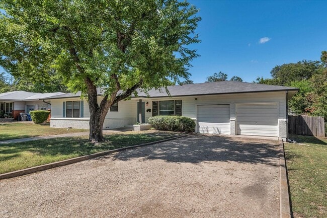 Building Photo - 1325 Sunset St